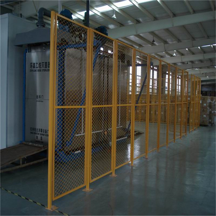 車間用隔離鐵絲網(wǎng)、倉庫防護(hù)網(wǎng)、車間護(hù)欄網(wǎng)